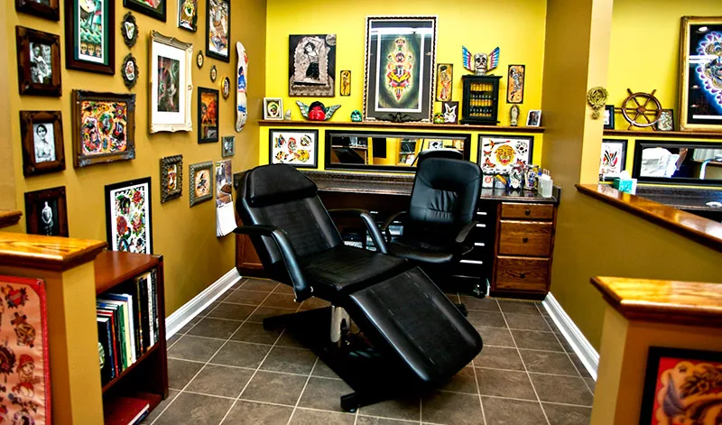 Estúdio de Tatuagem Gravação texto propaganda Studio de Tatuagem. Locutor locução de vinheta spot comercial off anuncio chamada áudio para divulgar Estúdio de Tattoo.
